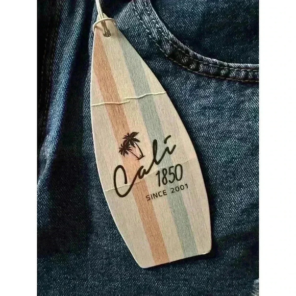 Cali 1850 Cutoff Shorts Butterfly Embroidered Pocket NWT Size 11 High Rise - Picture 3 of 7